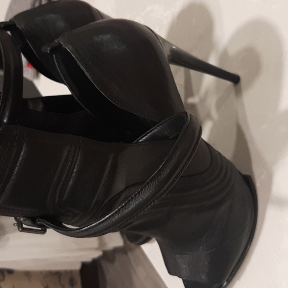 Schutz - Picture 2 of 5